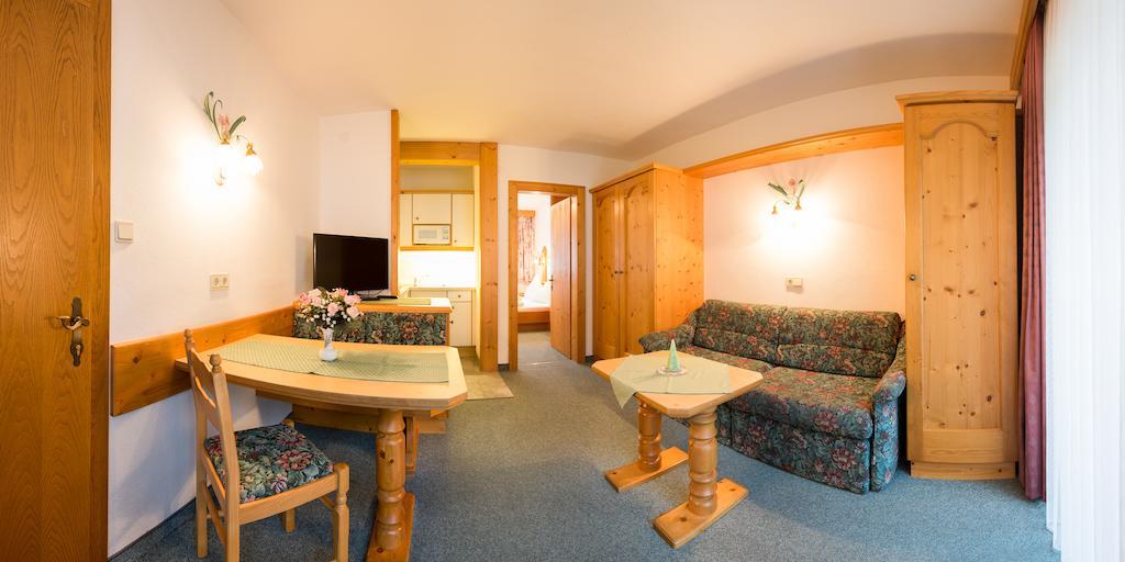 Pension Roasthof Neustift im Stubaital Kamer foto